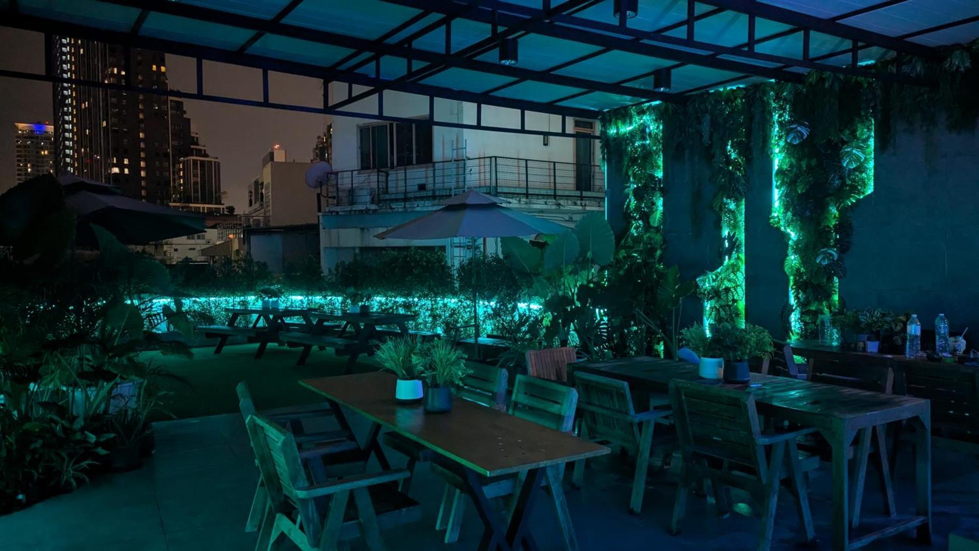 Urban Jungle Hostel Bangkok Exterior foto