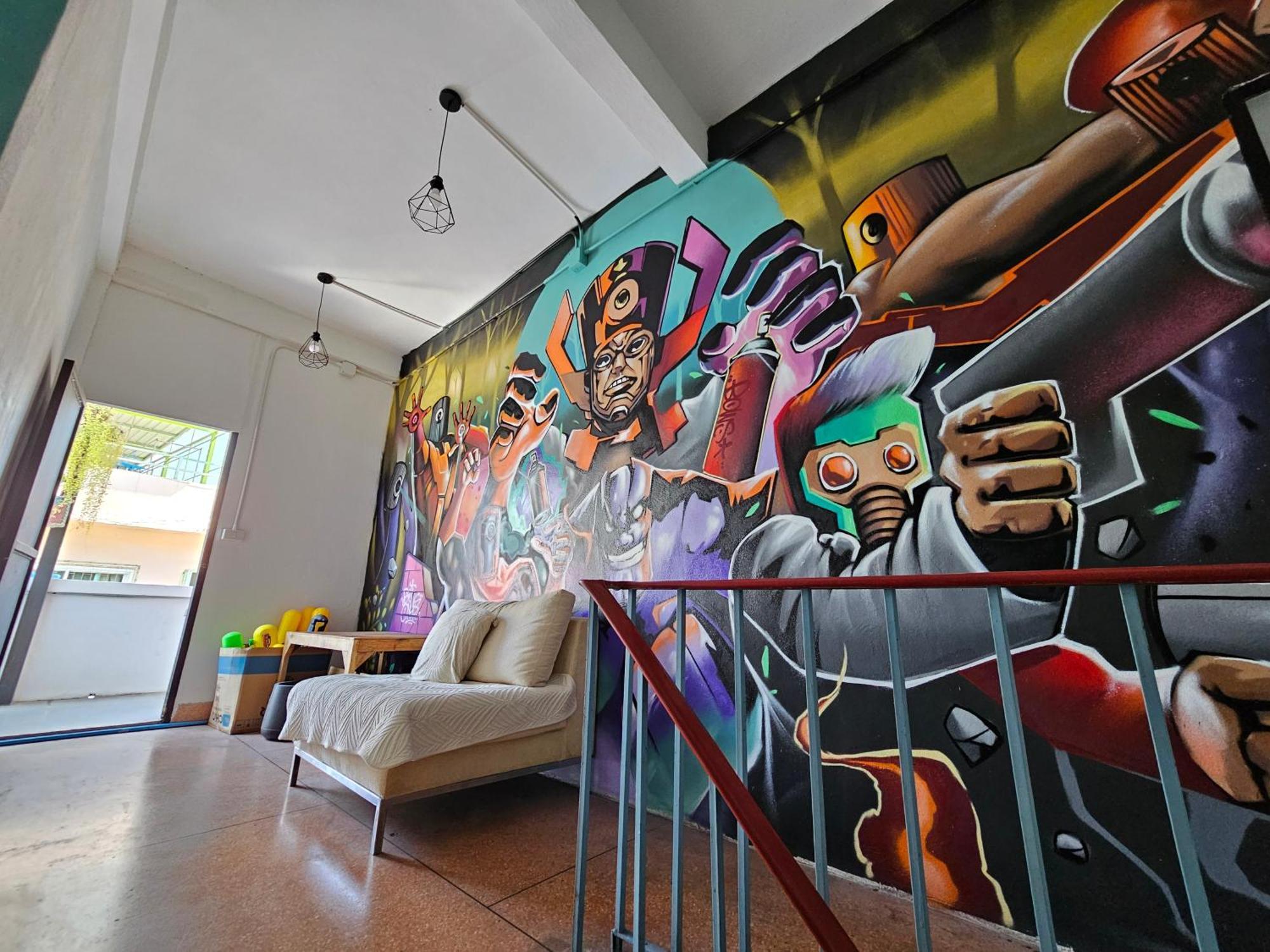 Urban Jungle Hostel Bangkok Exterior foto